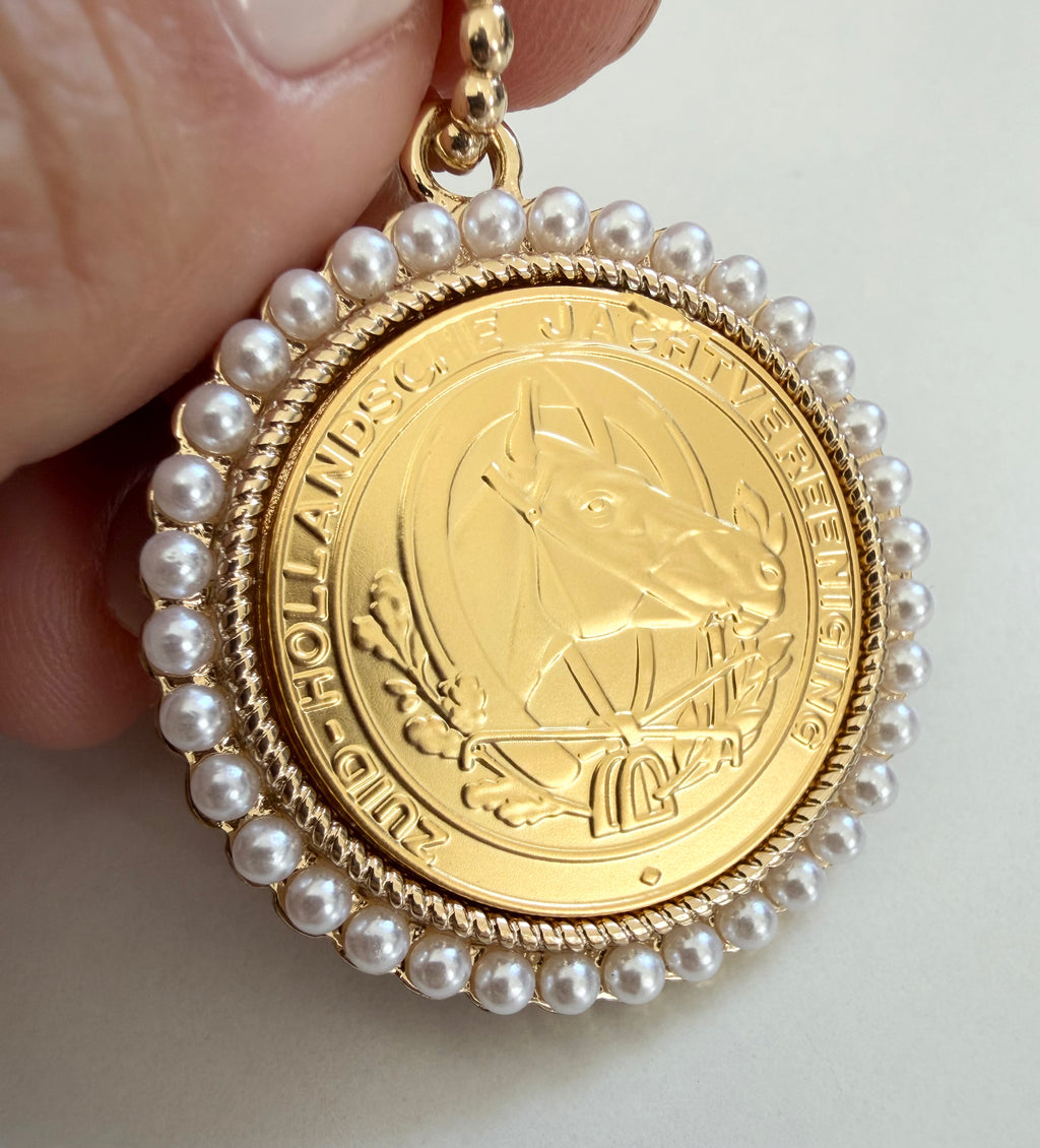 Horse & Pearl Round Charm