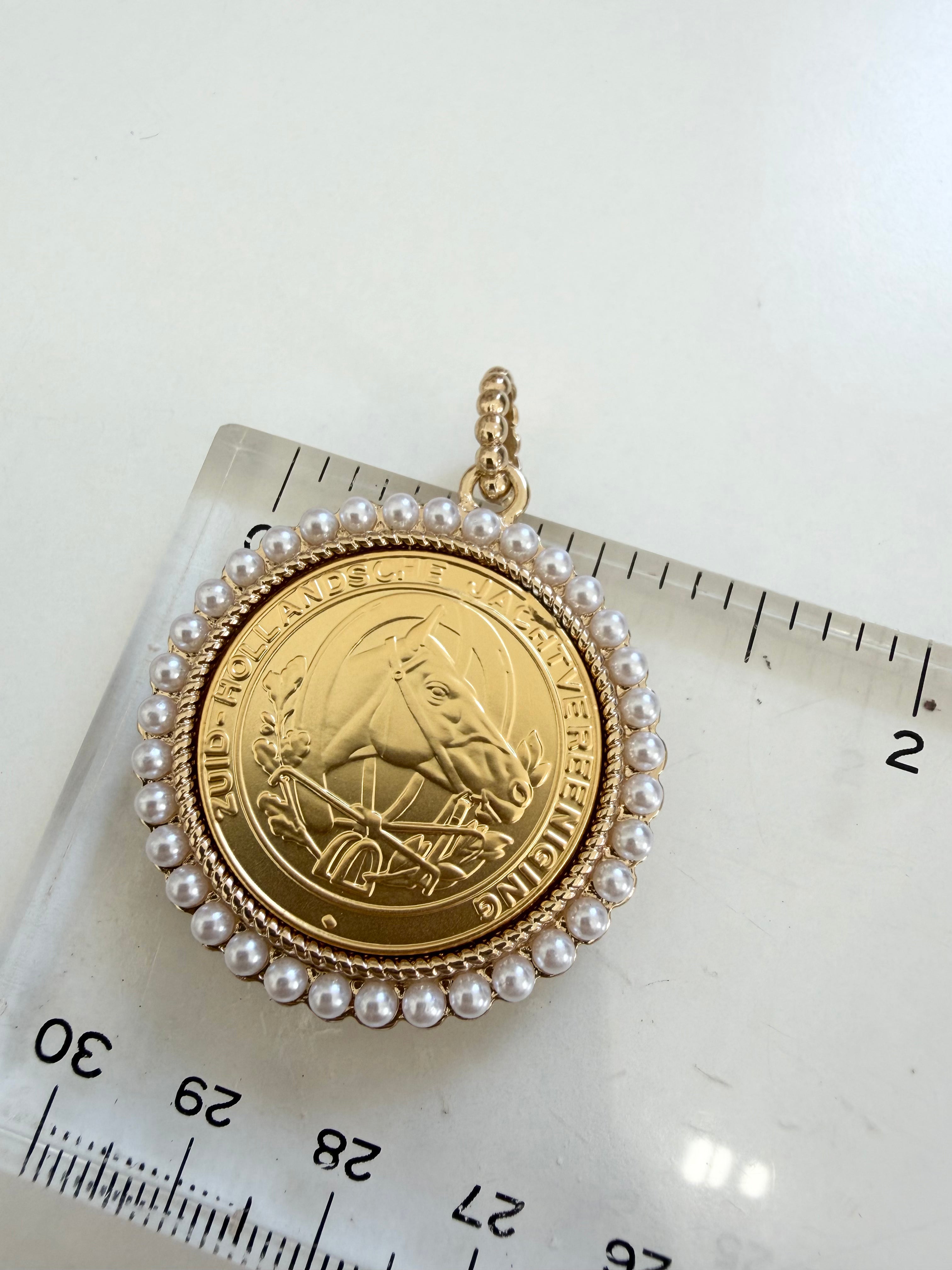 Horse & Pearl Round Charm