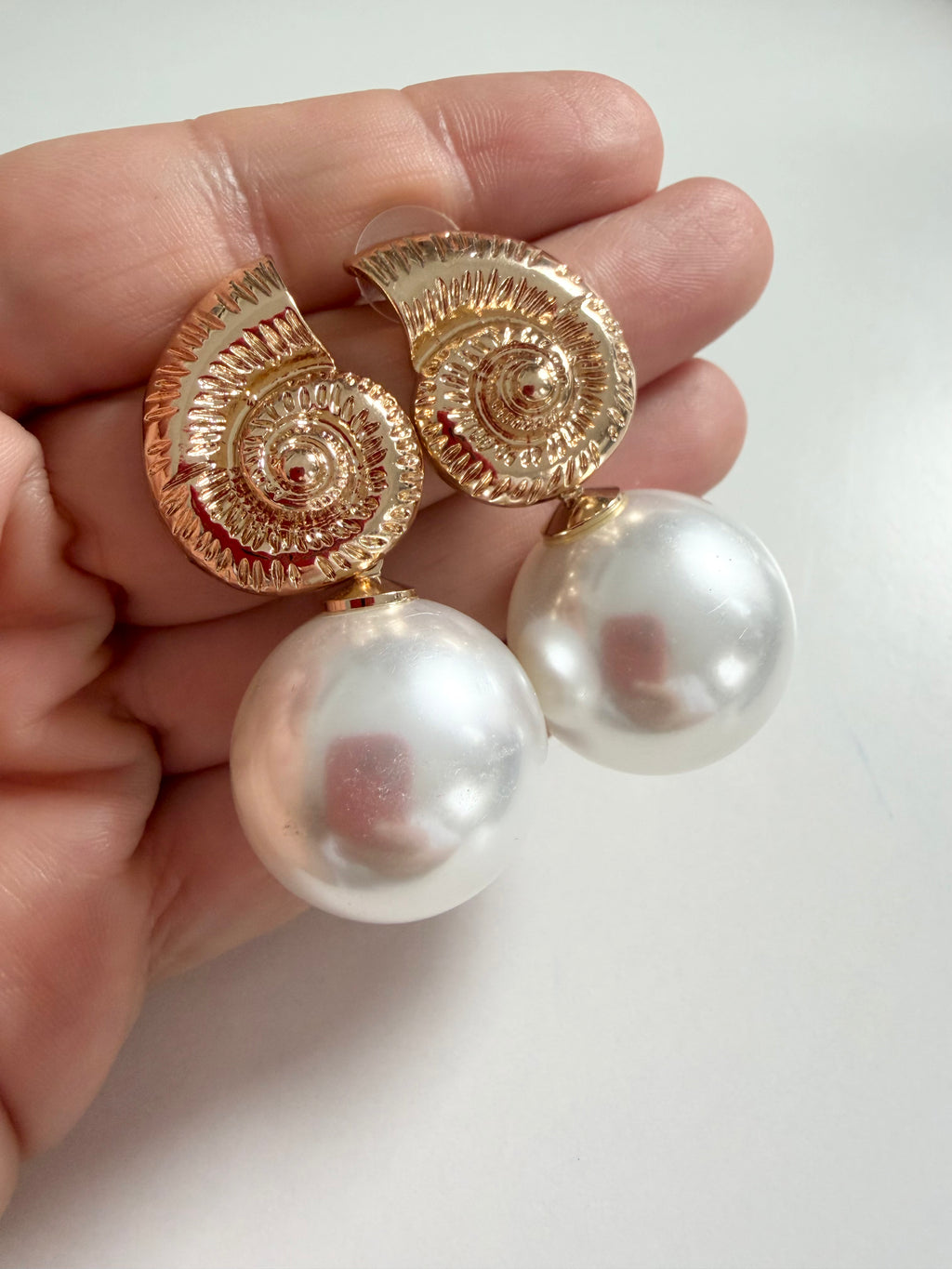 Shell Stud with Round Drop