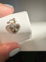 10KT Gold 1/8CTW Flutted Heart