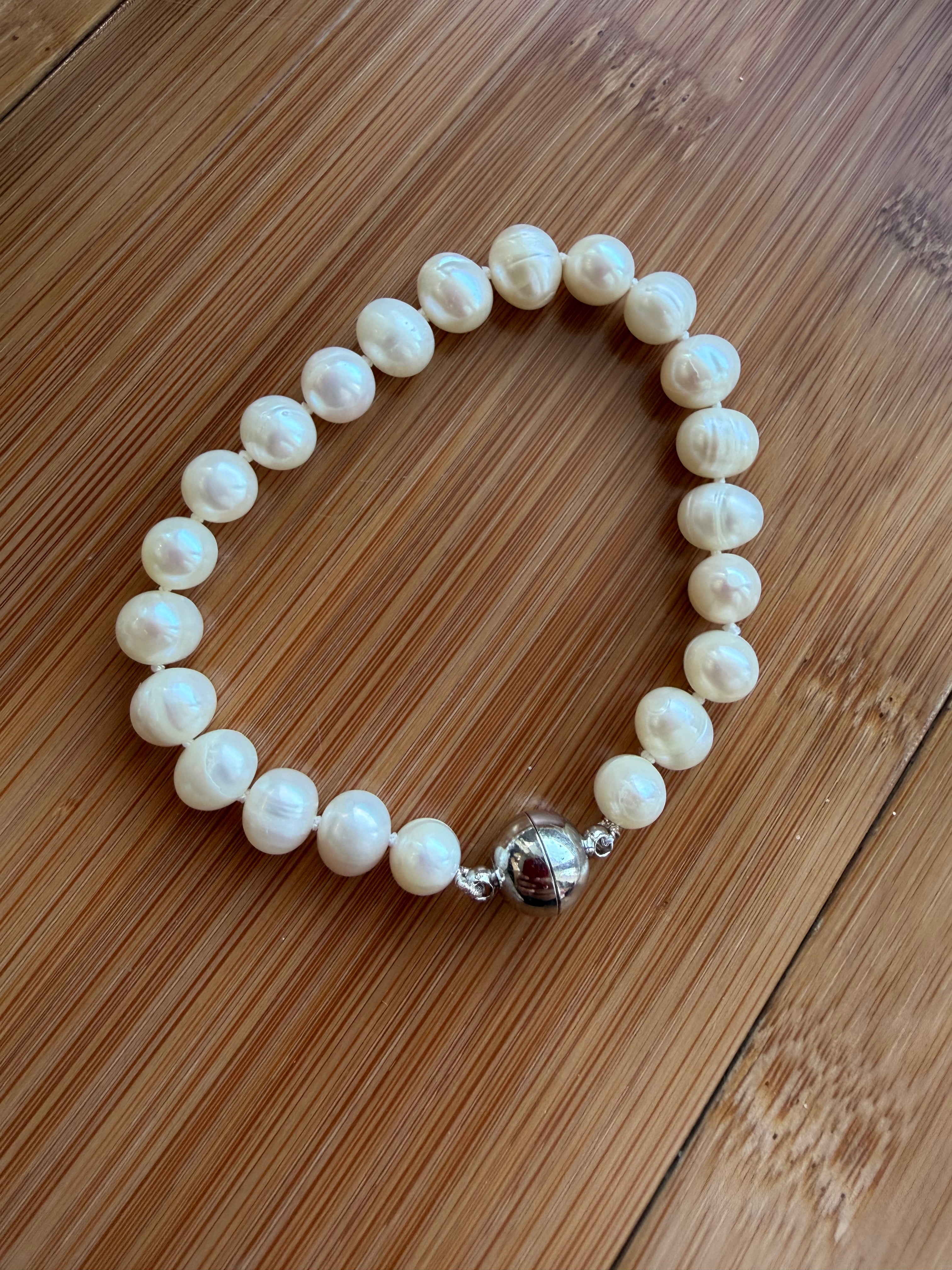 Magnetic Closure Pearl Bracelet 0309