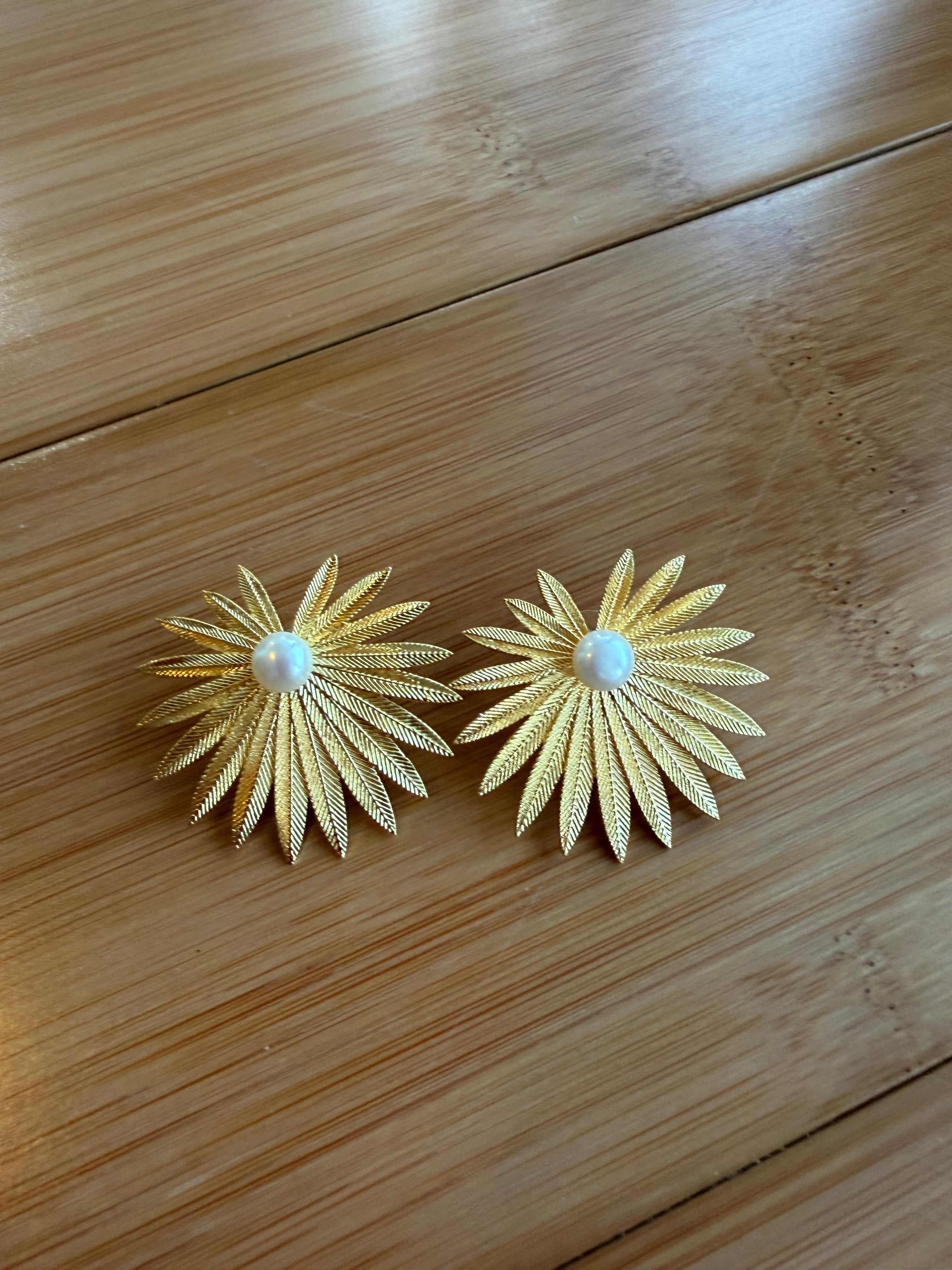 Freshwater Pearl Gold Burst Stud 0309