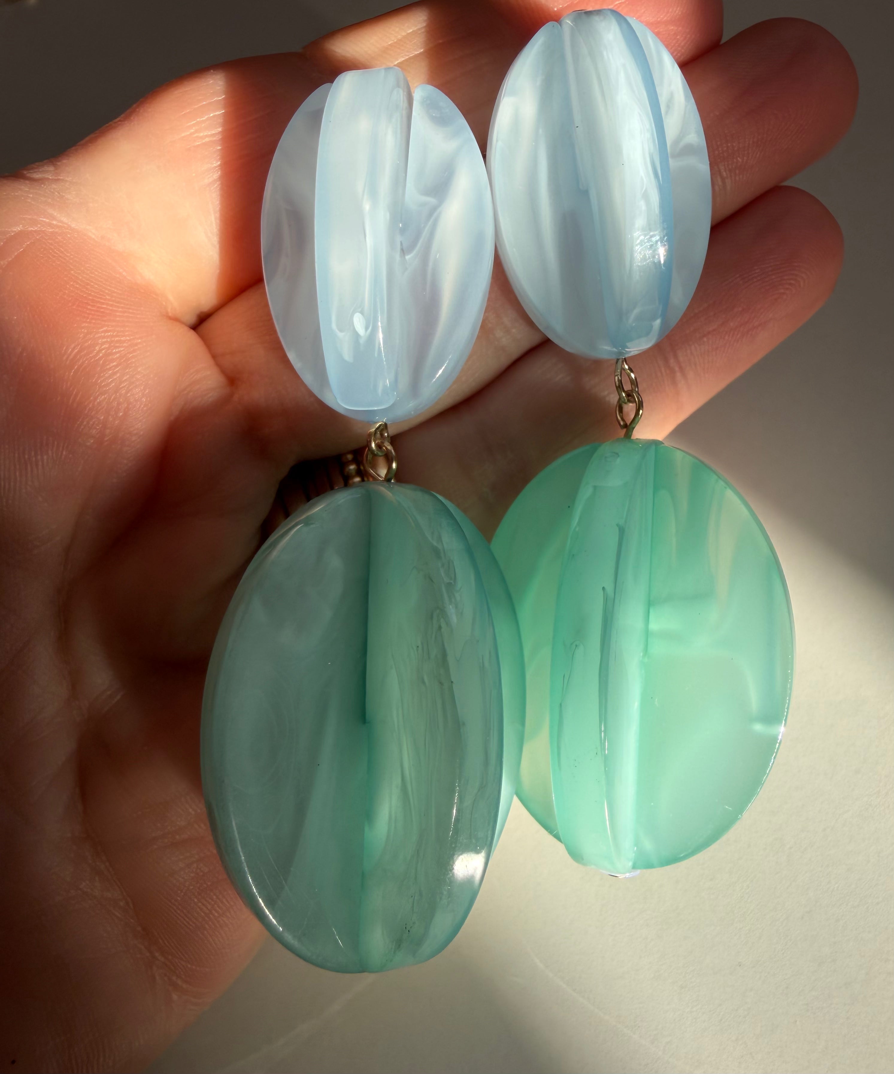 Double Acrylic Screw Drops