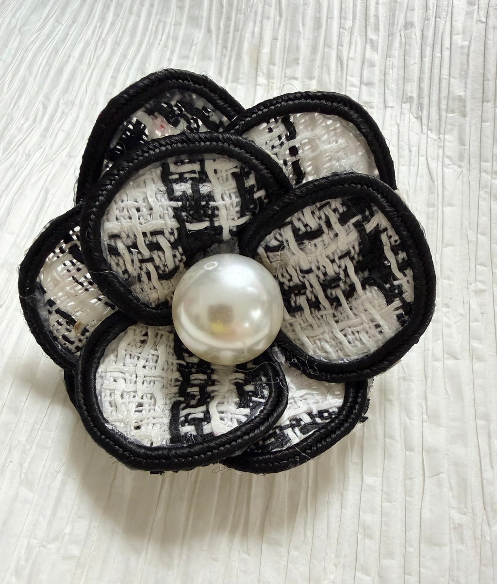 Black and White Tweed Pearl Flower